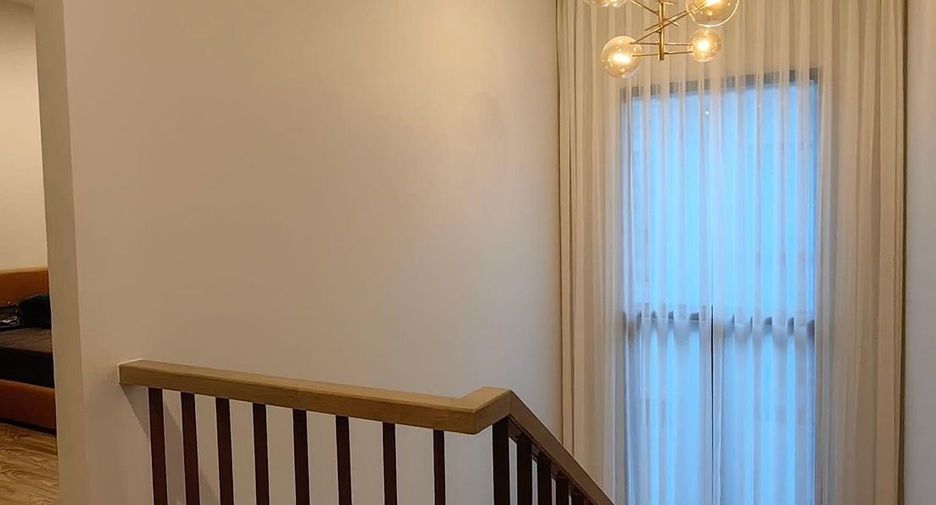Casa en alquiler de 4 habitaciones en Bang Kapi, Bangkok