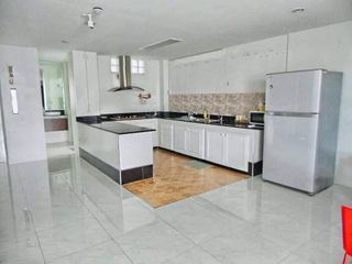 For sale and for rent office in Huai Khwang, Bangkok
