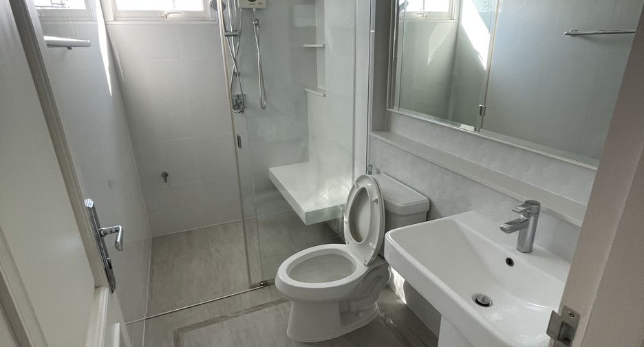 For rent 4 bedrooms house in Bang Phli, Samut Prakan