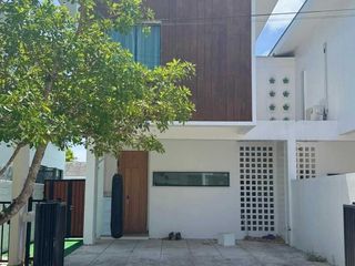 Casa en alquiler de 3 habitaciones en Mueang Phuket, Phuket