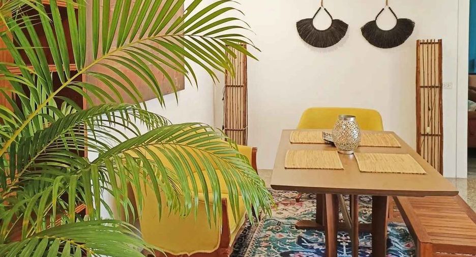 For rent 3 bedrooms townhouse in Pathum Wan, Bangkok