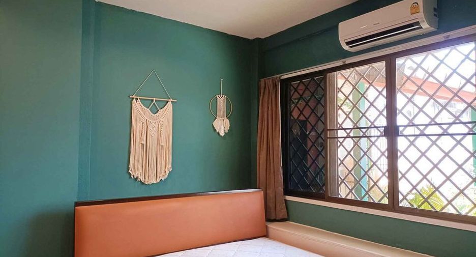 For rent 3 bedrooms townhouse in Pathum Wan, Bangkok