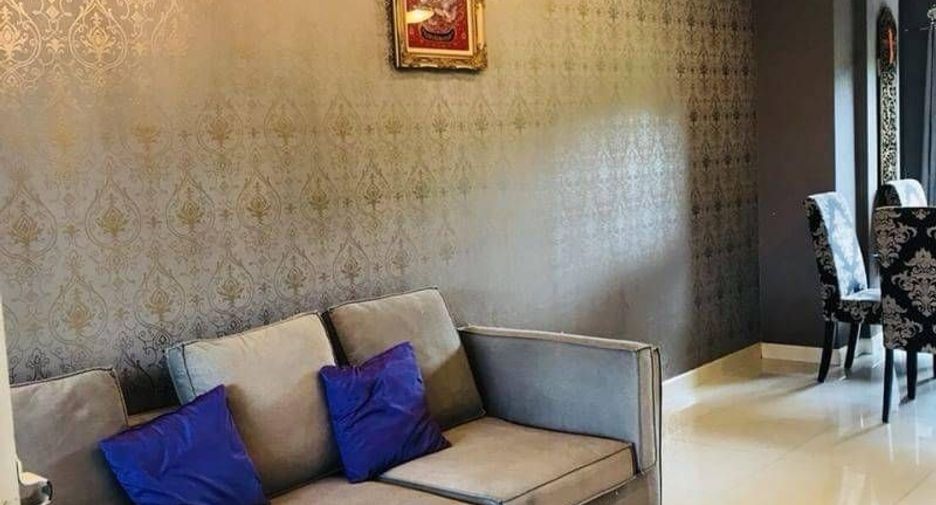 Haus zur Miete mit 3 Zimmer in Phra Khanong, Bangkok