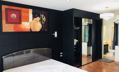 Casa en alquiler de 3 habitaciones en Phra Khanong, Bangkok