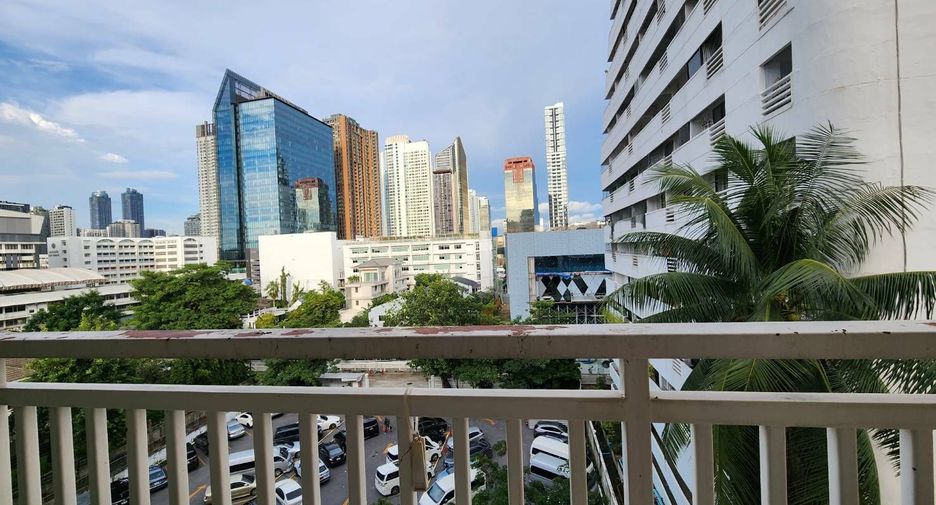 For sale and for rent 2 bedrooms condo in Watthana, Bangkok