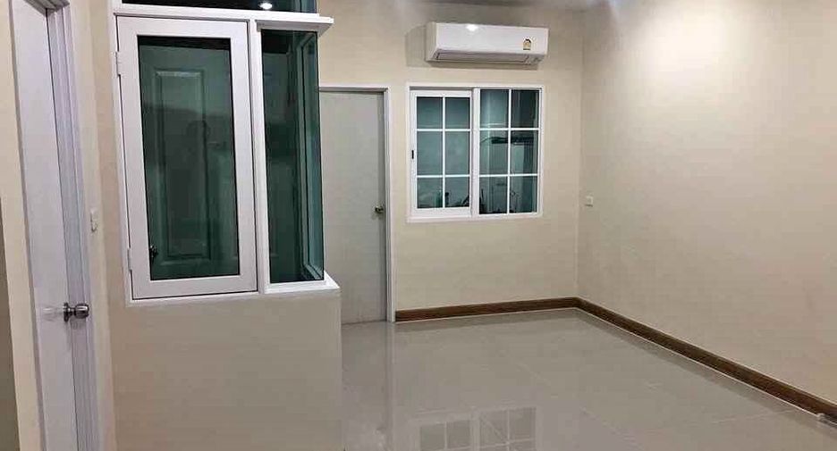Casa en alquiler de 3 habitaciones en Chom Thong, Bangkok