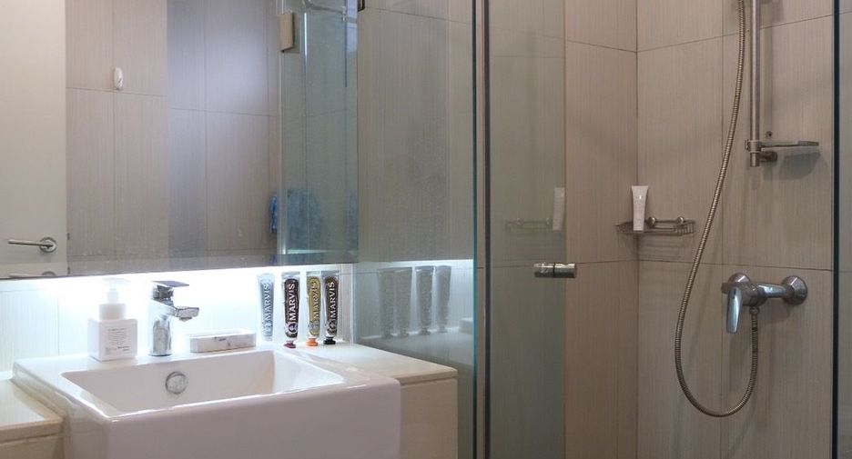 For sale 1 bed condo in Khlong Toei, Bangkok