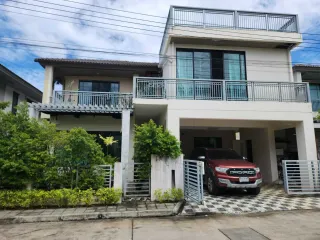 À louer 3 chambres maison à Mueang Phuket, Phuket