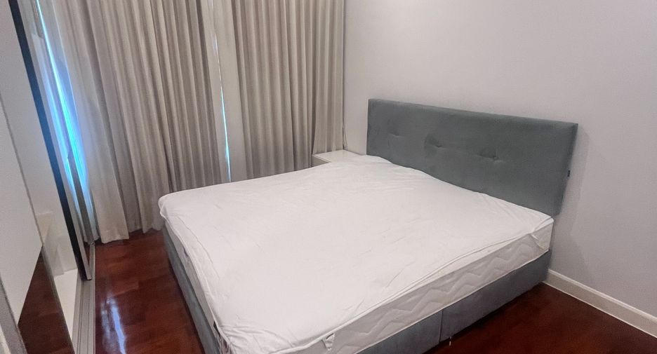 For rent 3 bedrooms condo in Khlong Toei, Bangkok
