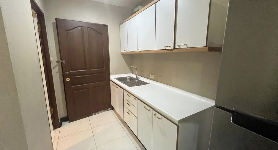 For sale 2 bedrooms condo in Wang Thonglang, Bangkok