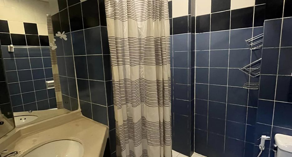For sale 2 bedrooms condo in Wang Thonglang, Bangkok