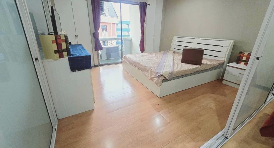 For sale 2 bedrooms condo in Wang Thonglang, Bangkok