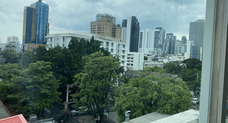 For rent 1 bed condo in Watthana, Bangkok
