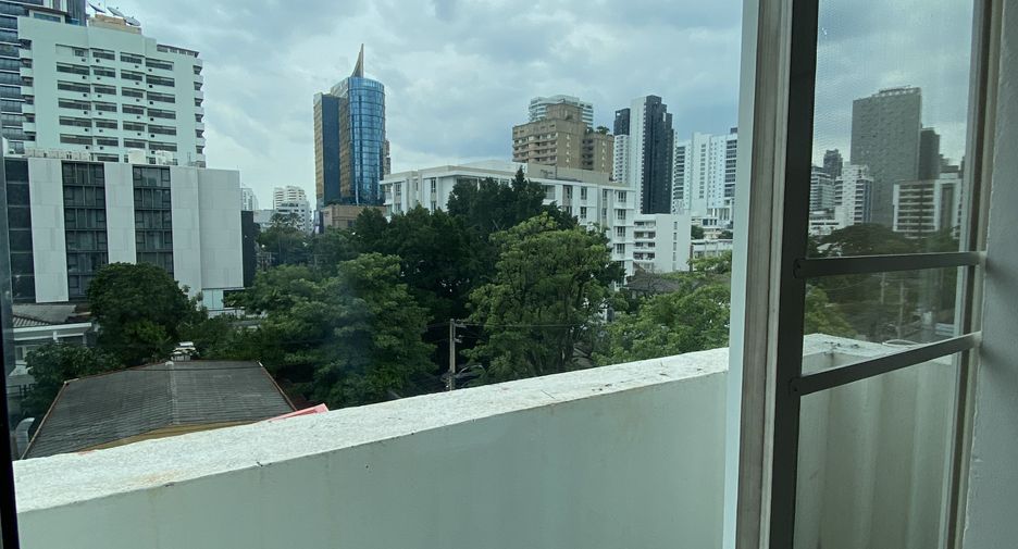 For rent 1 bed condo in Watthana, Bangkok
