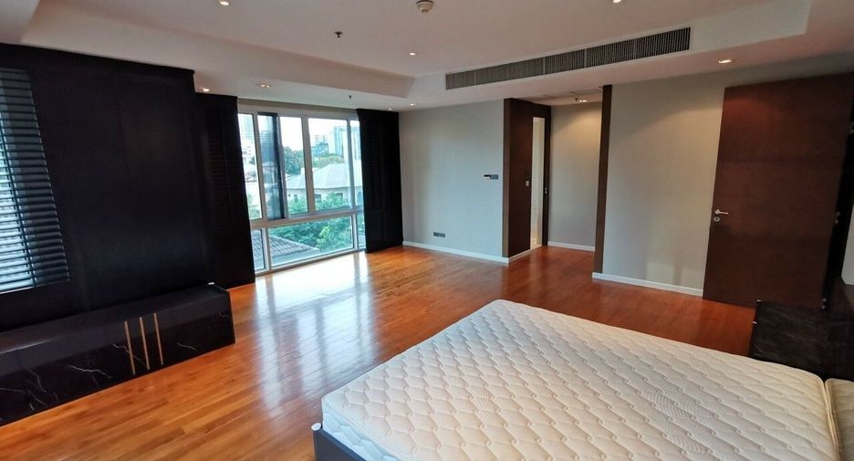 For rent 4 bedrooms condo in Khlong Toei, Bangkok