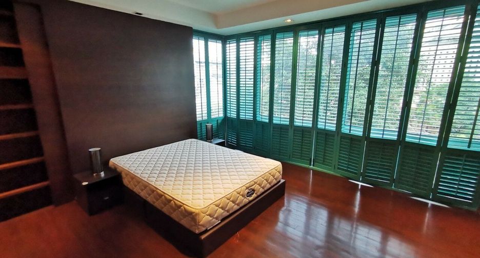 For rent 4 bedrooms condo in Khlong Toei, Bangkok