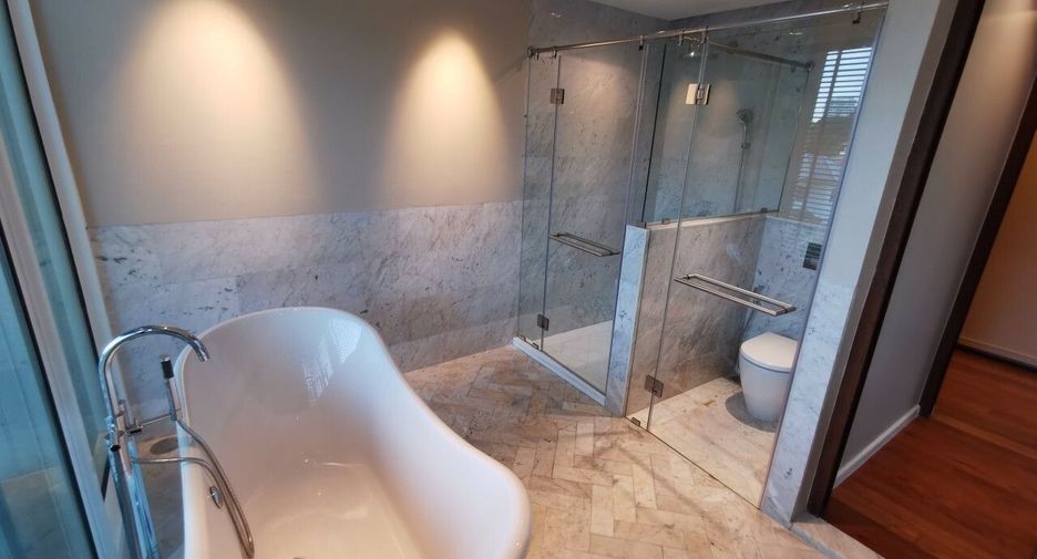 For rent 4 bedrooms condo in Khlong Toei, Bangkok