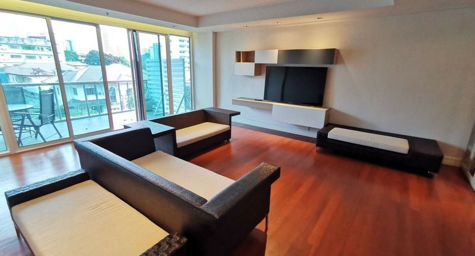 For rent 4 bedrooms condo in Khlong Toei, Bangkok
