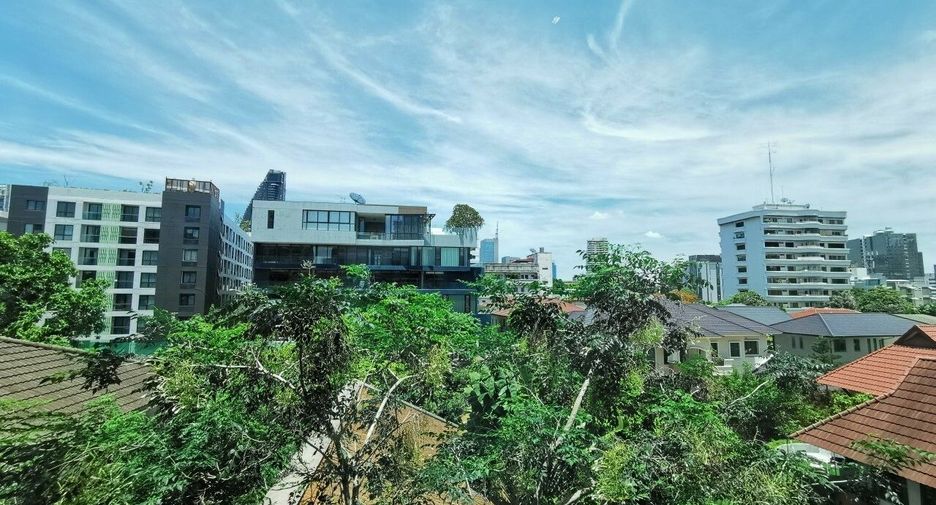 For rent 4 bedrooms condo in Khlong Toei, Bangkok