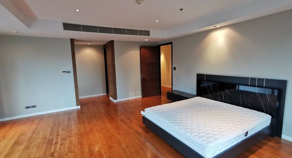 For rent 4 bedrooms condo in Khlong Toei, Bangkok