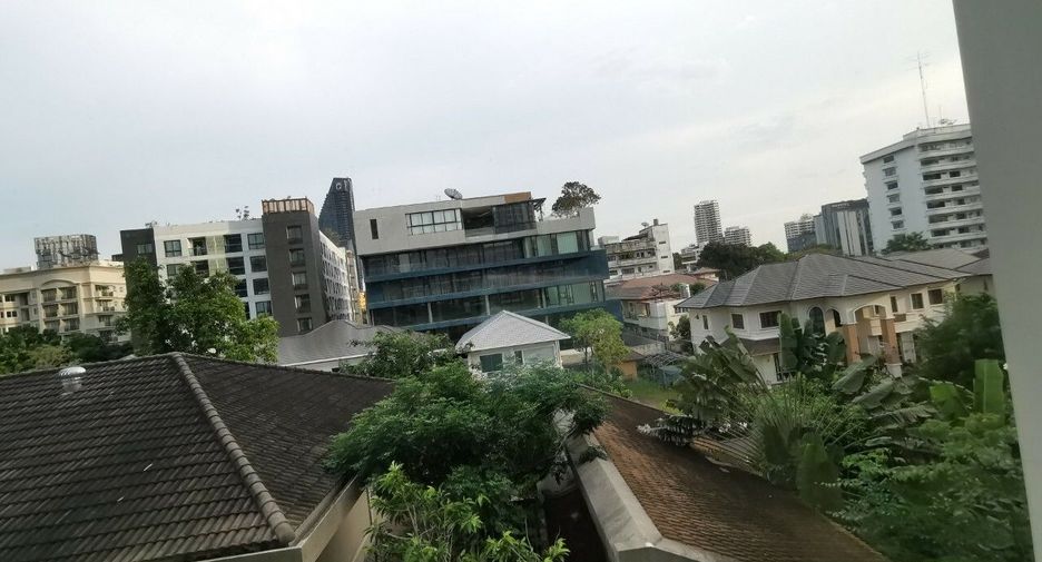 For rent 4 bedrooms condo in Khlong Toei, Bangkok