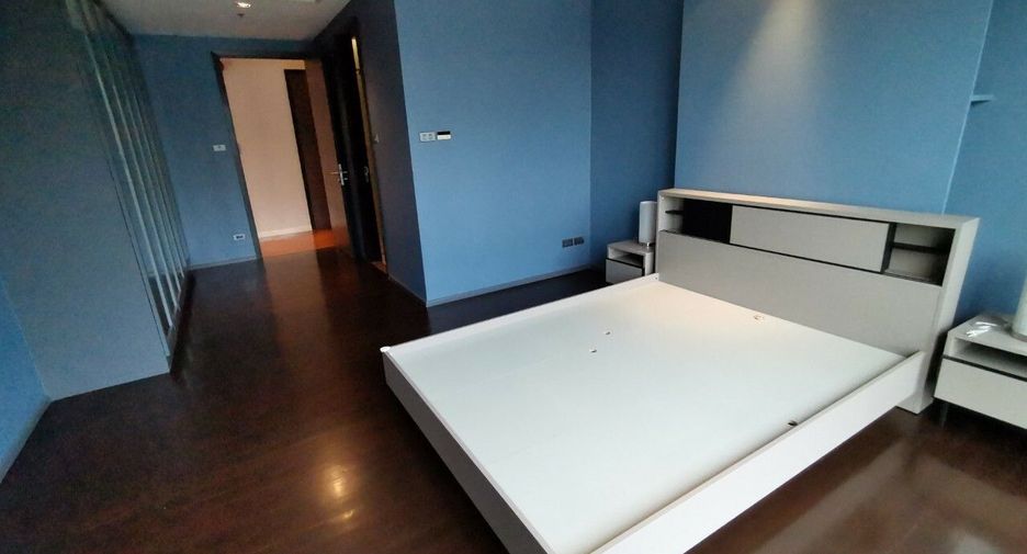 For rent 4 bedrooms condo in Khlong Toei, Bangkok