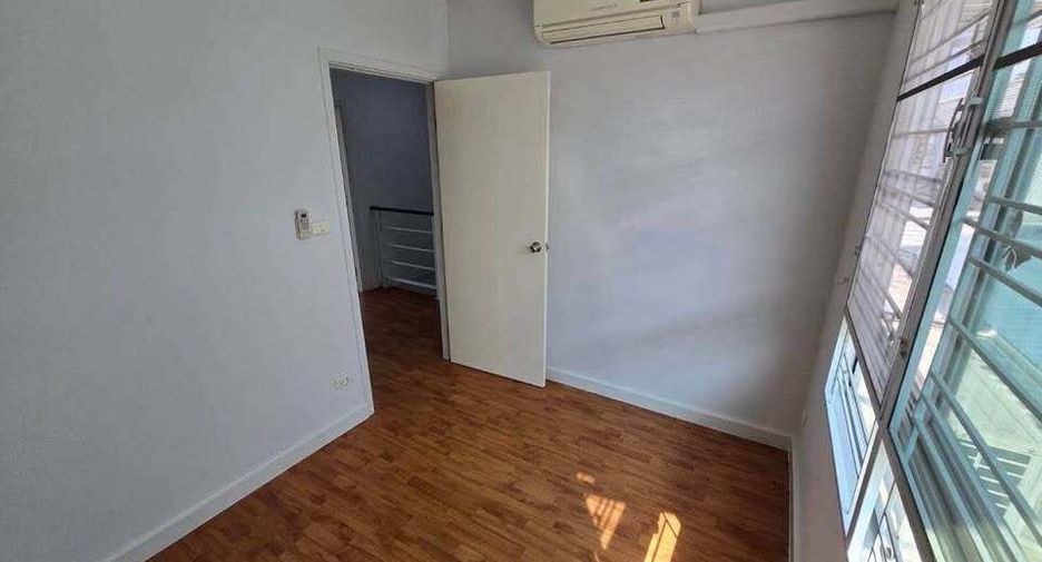 For sale 3 bedrooms townhouse in Bueng Kum, Bangkok