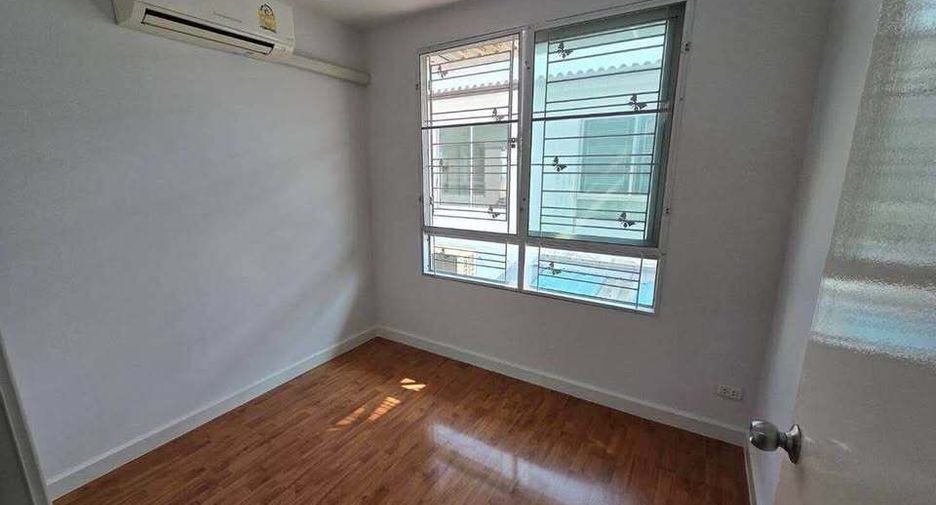 For sale 3 bedrooms townhouse in Bueng Kum, Bangkok