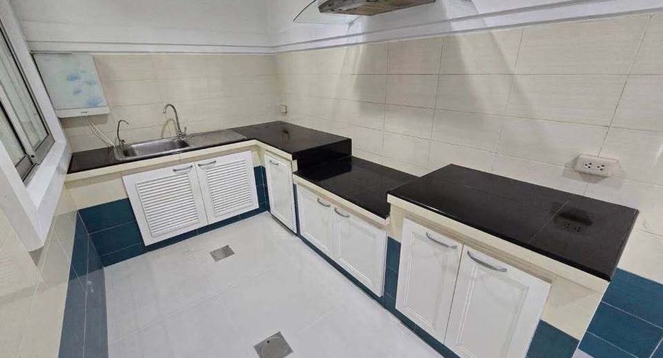 For sale 3 bedrooms townhouse in Bueng Kum, Bangkok