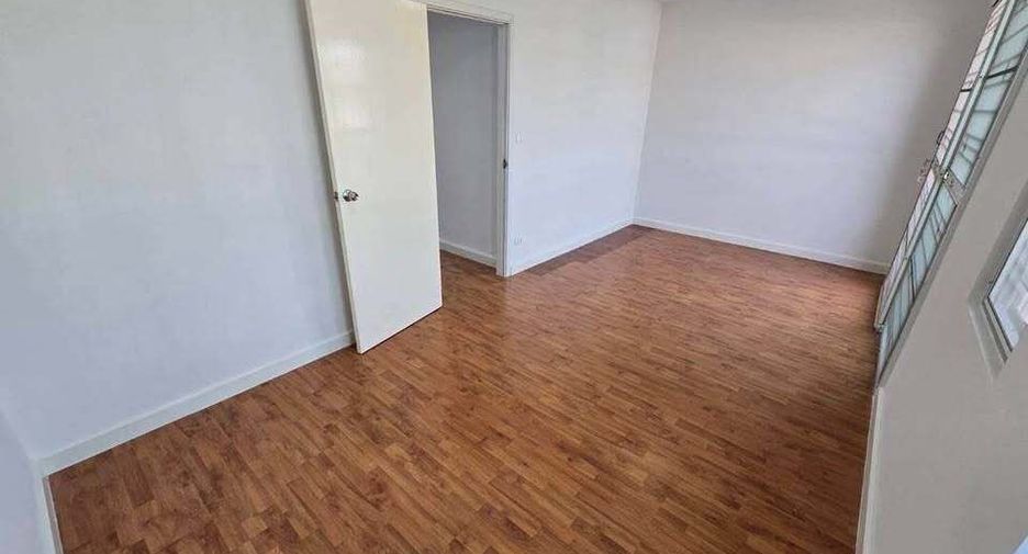 For sale 3 bedrooms townhouse in Bueng Kum, Bangkok