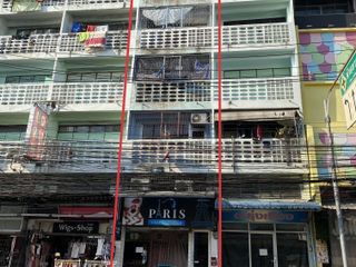 For sale 8 bedrooms retail Space in Huai Khwang, Bangkok