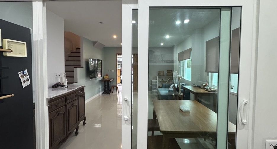 For rent 2 bedrooms townhouse in Mueang Phuket, Phuket
