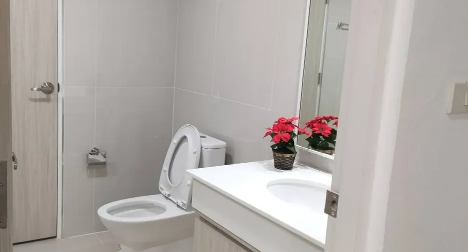 For rent 3 bedrooms condo in Watthana, Bangkok