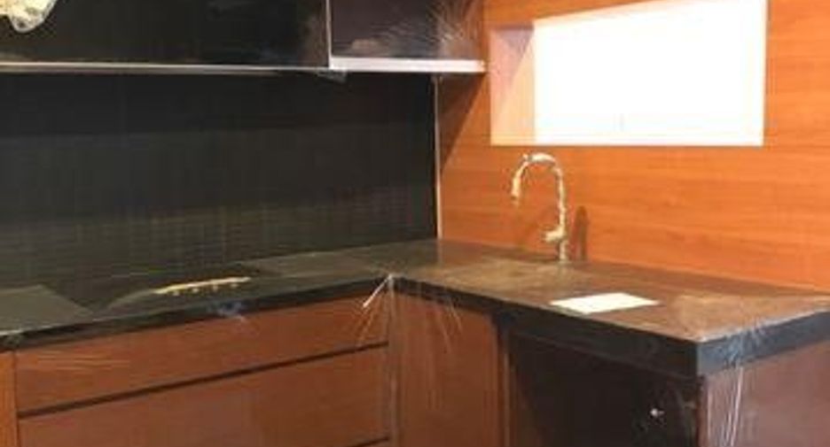 For sale 2 bedrooms condo in Khlong Toei, Bangkok