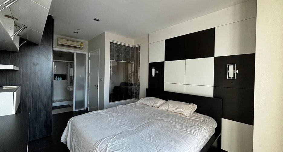 For rent 1 bed condo in Phra Khanong, Bangkok