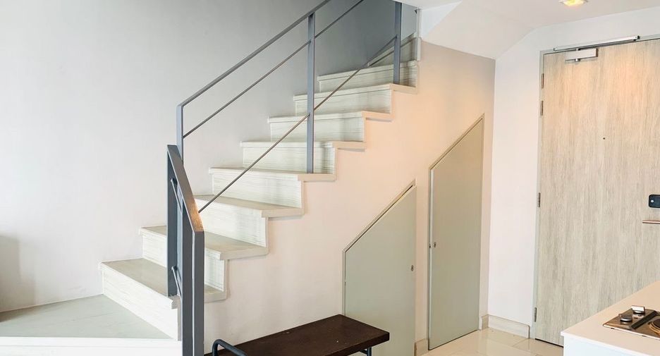 For rent 2 bedrooms condo in Huai Khwang, Bangkok
