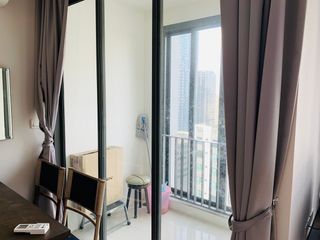 À louer 2 chambres condo à Huai Khwang, Bangkok
