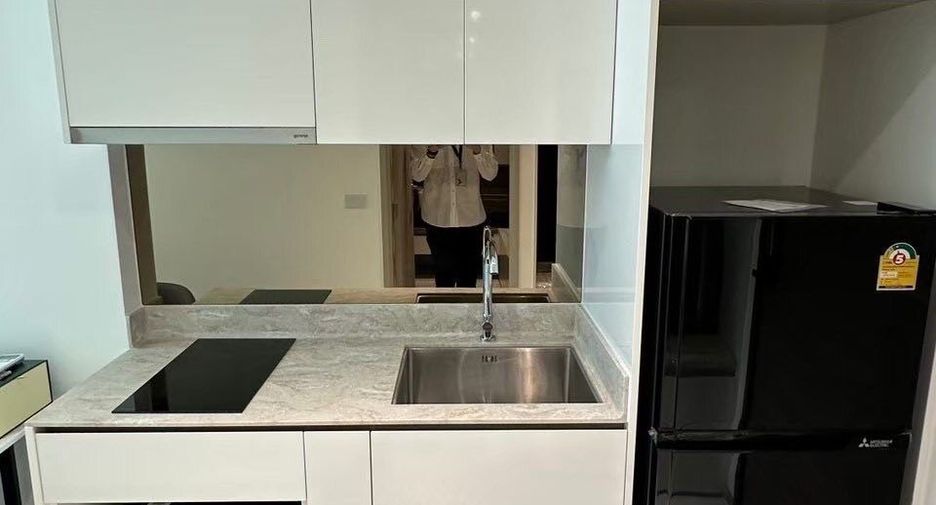 For sale 1 bed condo in Khlong Toei, Bangkok