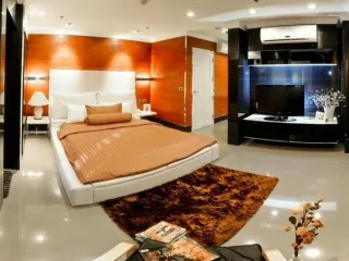 For rent 2 bedrooms condo in Watthana, Bangkok