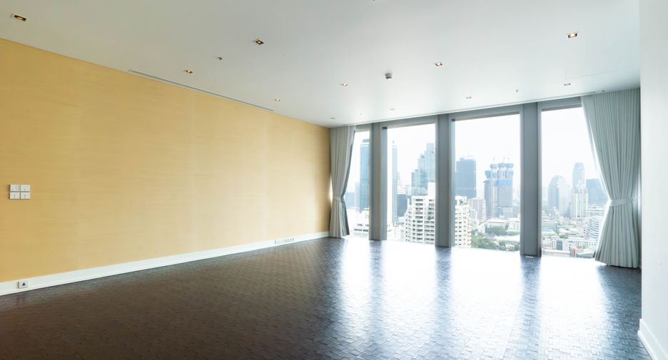 For sale 3 bedrooms condo in Sathon, Bangkok