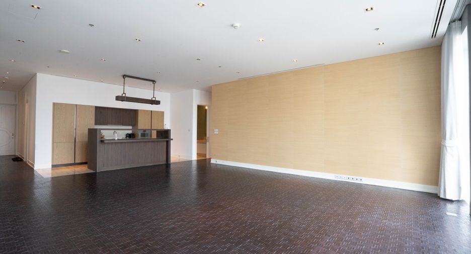 For sale 3 bedrooms condo in Sathon, Bangkok