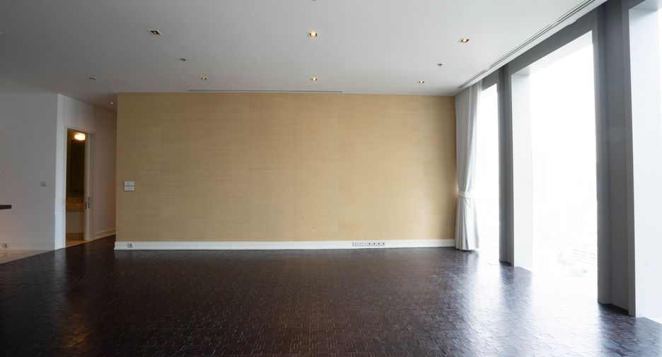 For sale 3 bedrooms condo in Sathon, Bangkok