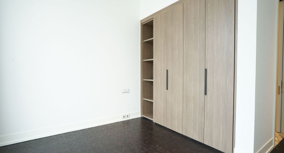 For sale 3 bedrooms condo in Sathon, Bangkok