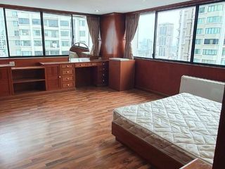 For rent 4 bedrooms condo in Khlong Toei, Bangkok