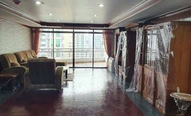 For rent 4 bedrooms condo in Khlong Toei, Bangkok