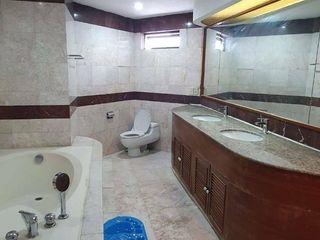 For rent 4 bedrooms condo in Khlong Toei, Bangkok