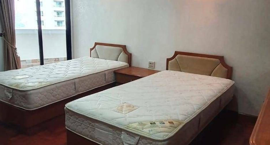 For rent 4 bedrooms condo in Khlong Toei, Bangkok