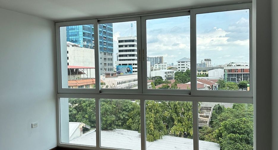 For sale 1 bed condo in Watthana, Bangkok