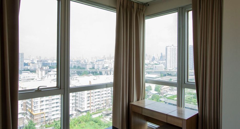 For rent 2 bedrooms condo in Phra Khanong, Bangkok