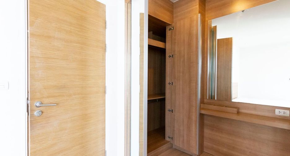 For rent 2 bedrooms condo in Phra Khanong, Bangkok